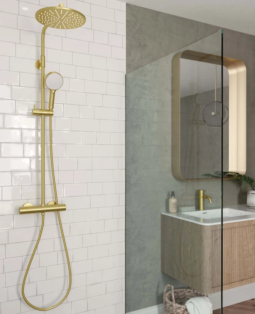 Silhouet takdusjsett, børstet messing Silhouet takdusjsett, børstet messing